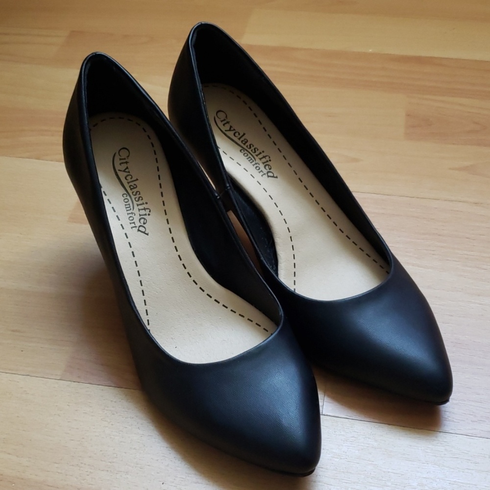 City Classified Comfort black pumps